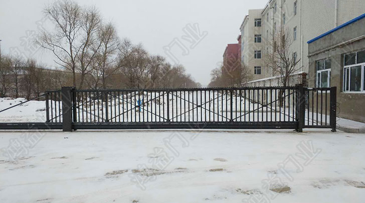懸浮門，（佳木斯市富錦市迎賓路）建三江第一高級中學